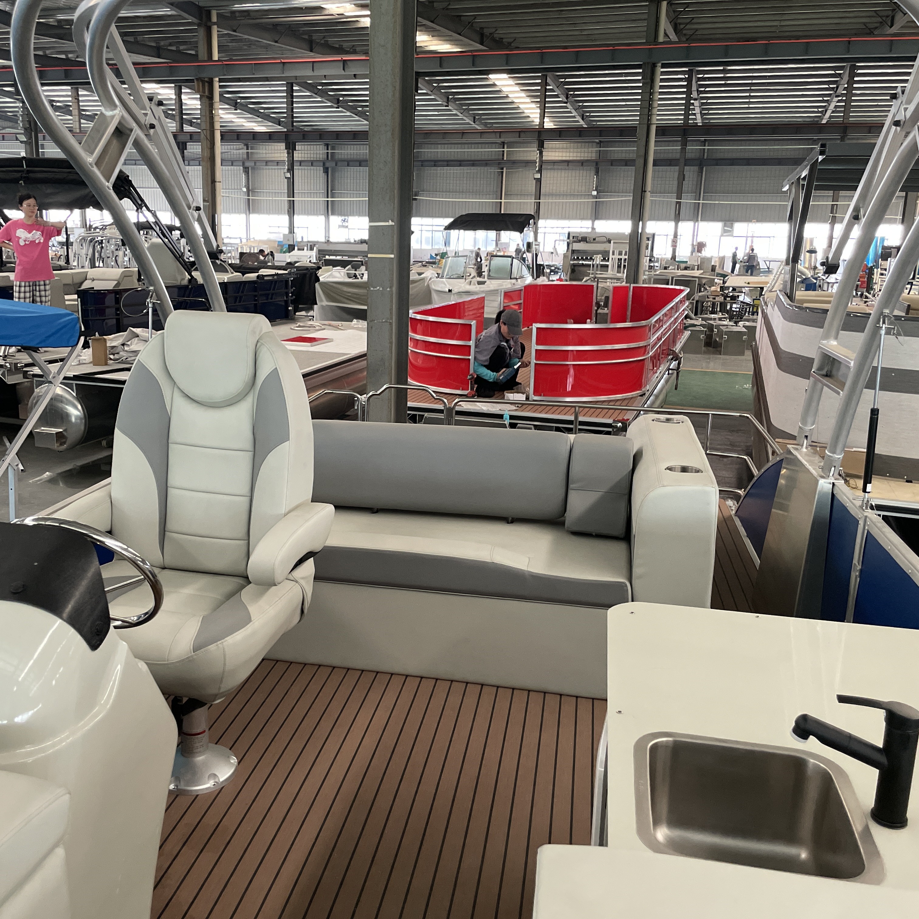 Barco de pontão esportivo de 21 pés