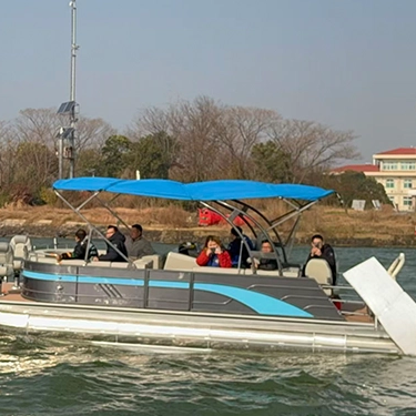 Barco pontão de 25 pés