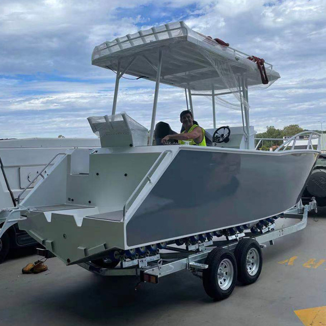 barco de lazer offshore