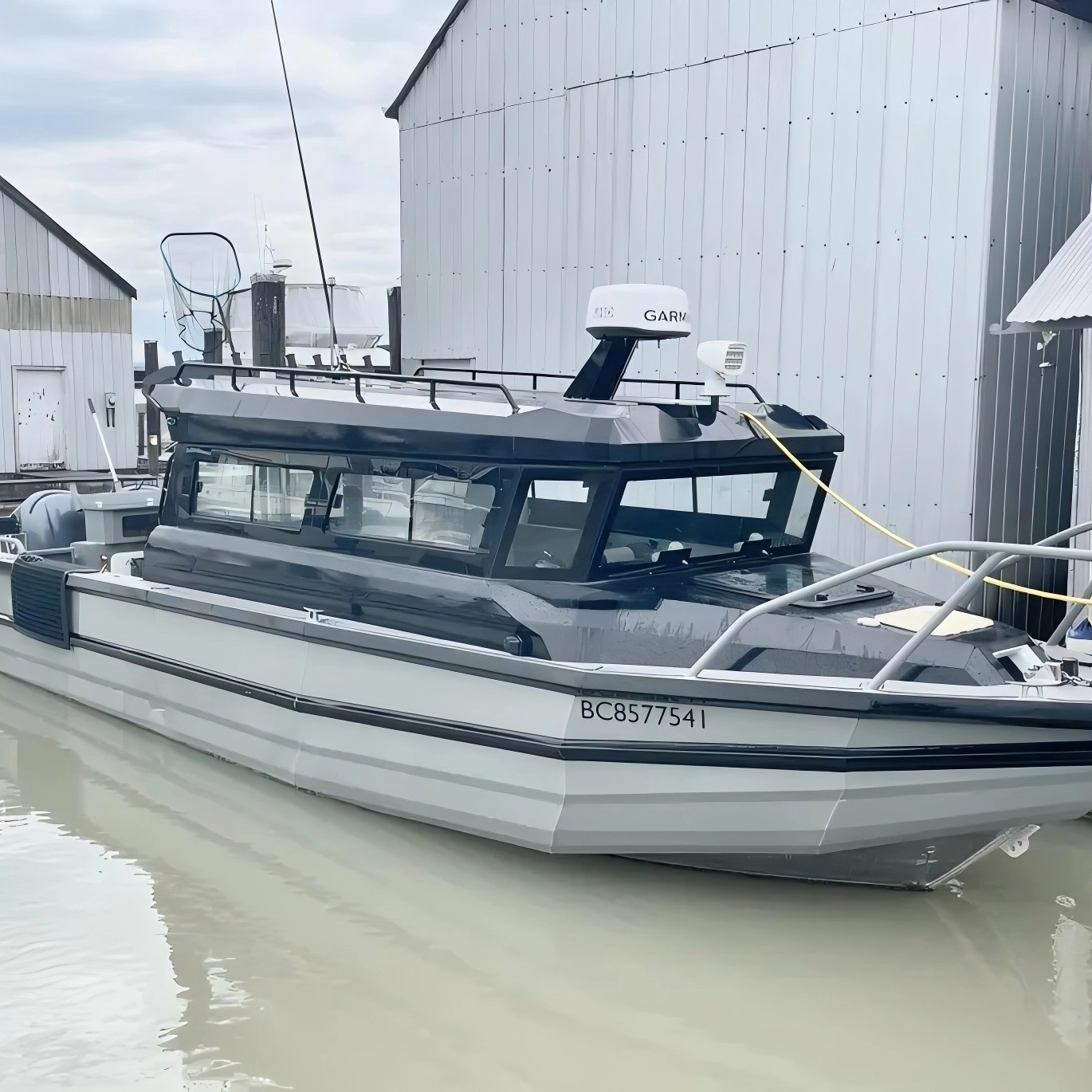 Barco com cabine completa Easycraft 9m com porta frontal