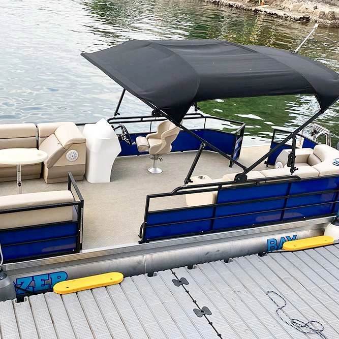 Barco pontão clássico de 22 pés 