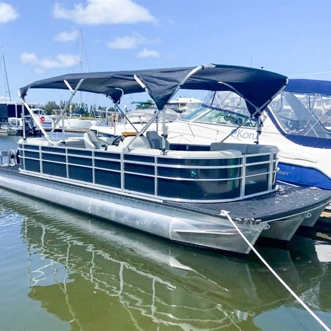Barco pontão clássico de 22 pés 