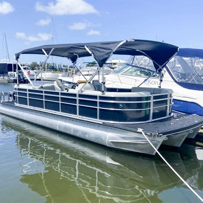 Barco pontão clássico de 22 pés 