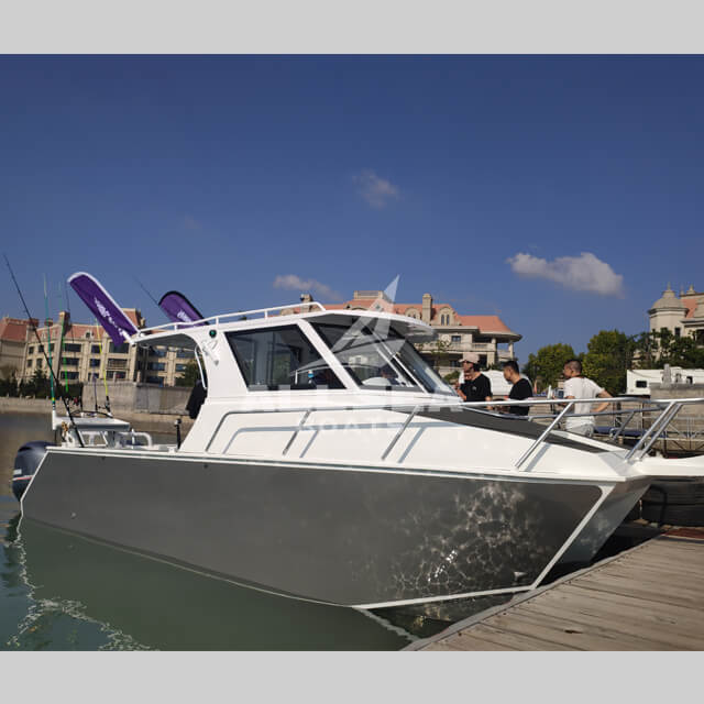 Barco catamarã de 7,3 m