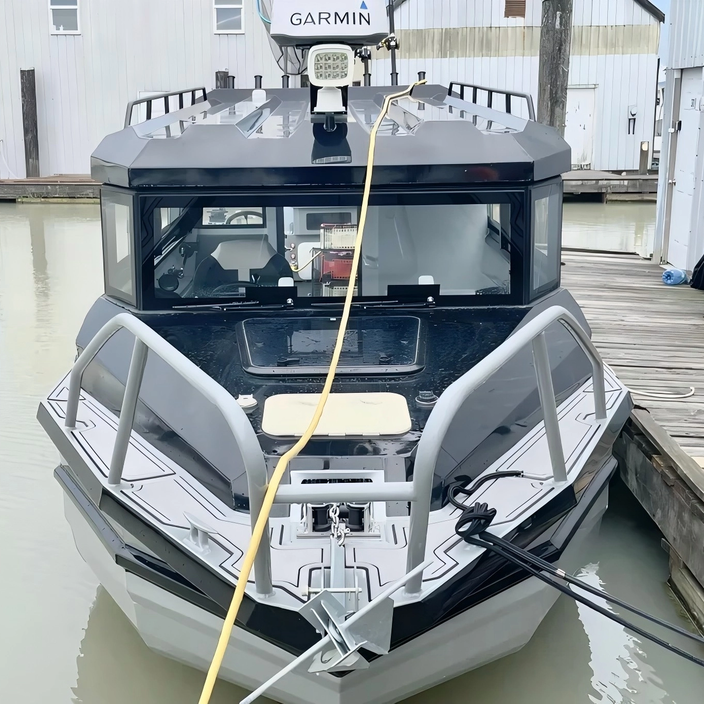 Barco com cabine completa Easycraft 9m com porta frontal