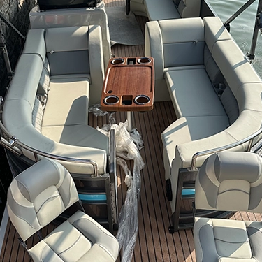 Barco pontão de 25 pés