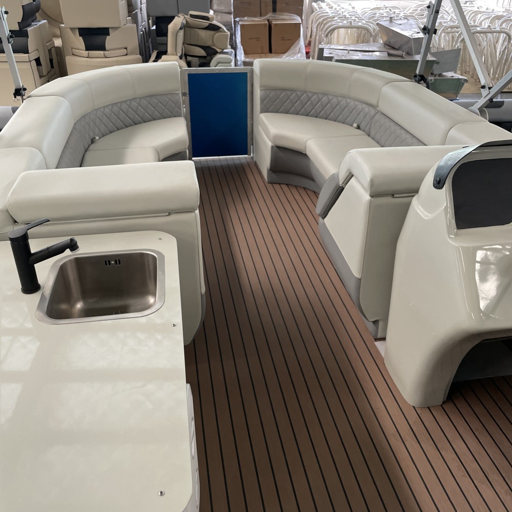 Barco de pontão esportivo de 21 pés